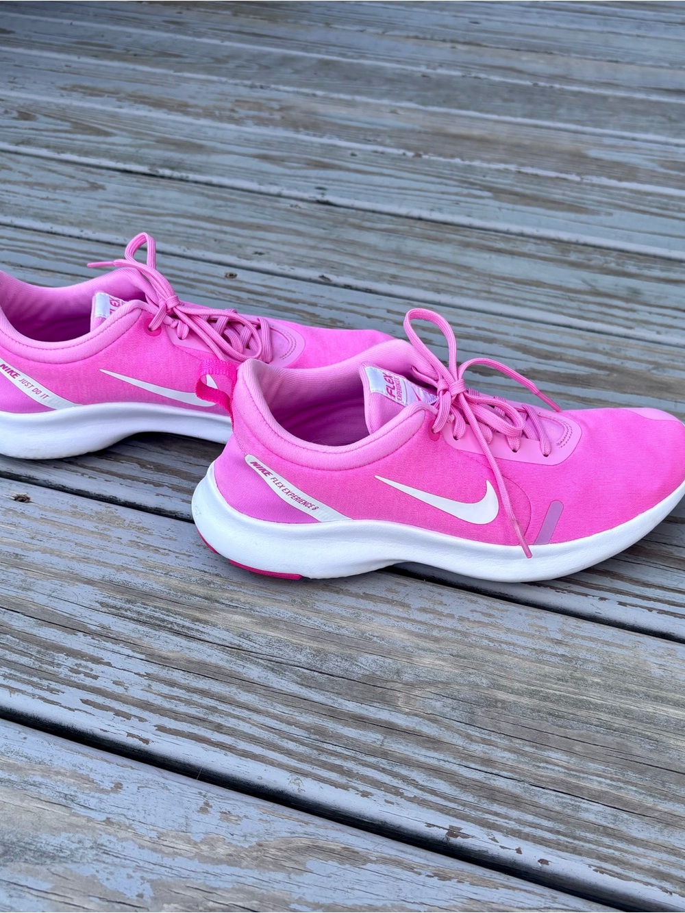 Women’s pink Nike Flex Experience Sneakers